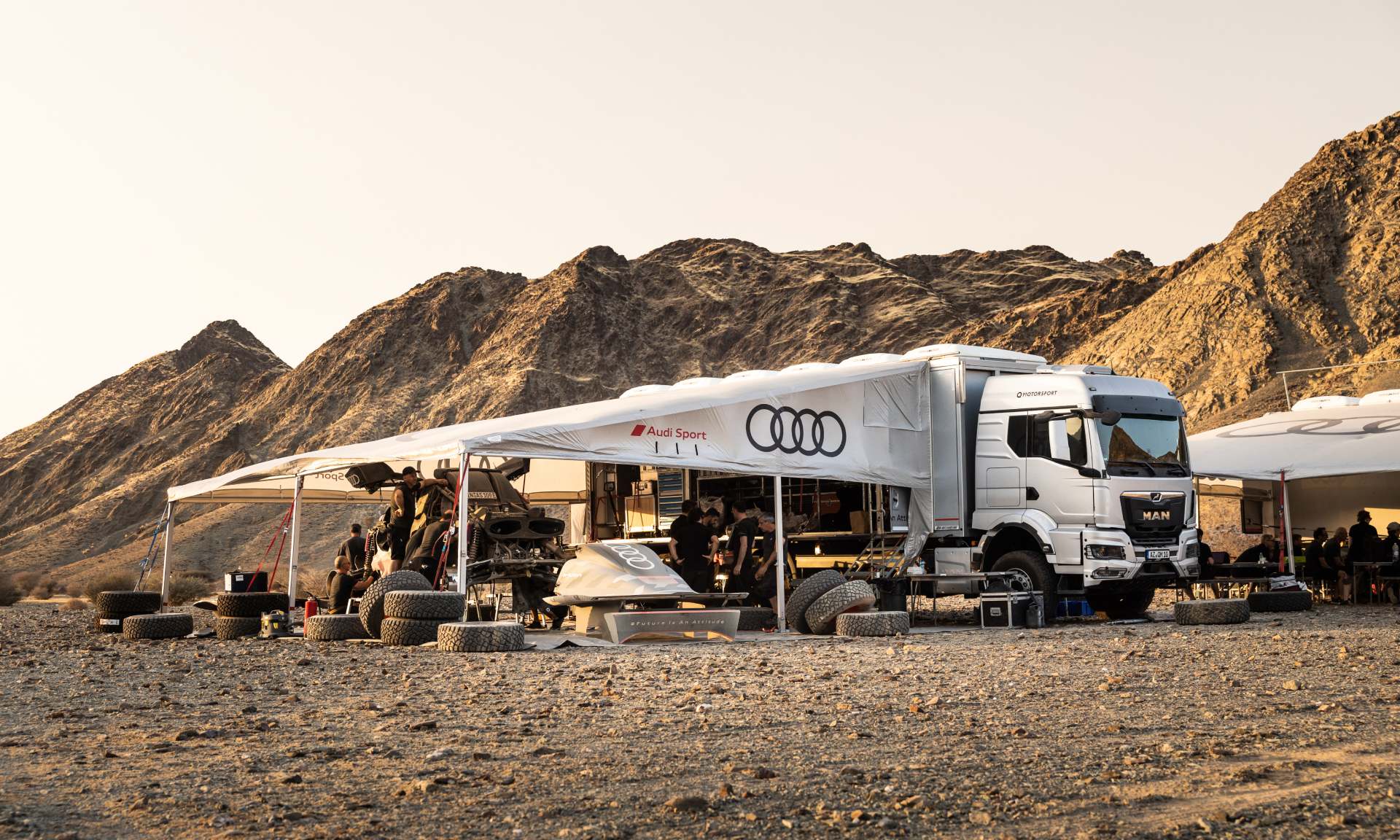 Tyres and vehicles at the Audi base camp during the test phase in Saudi Arabia.